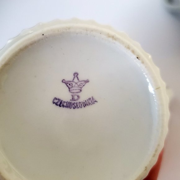 Vintage CZECHOSLOVAKIA PORCELAIN Collector Mugs 2pcs Gold Rimmed Fruit Motifs - Picture 8 of 9